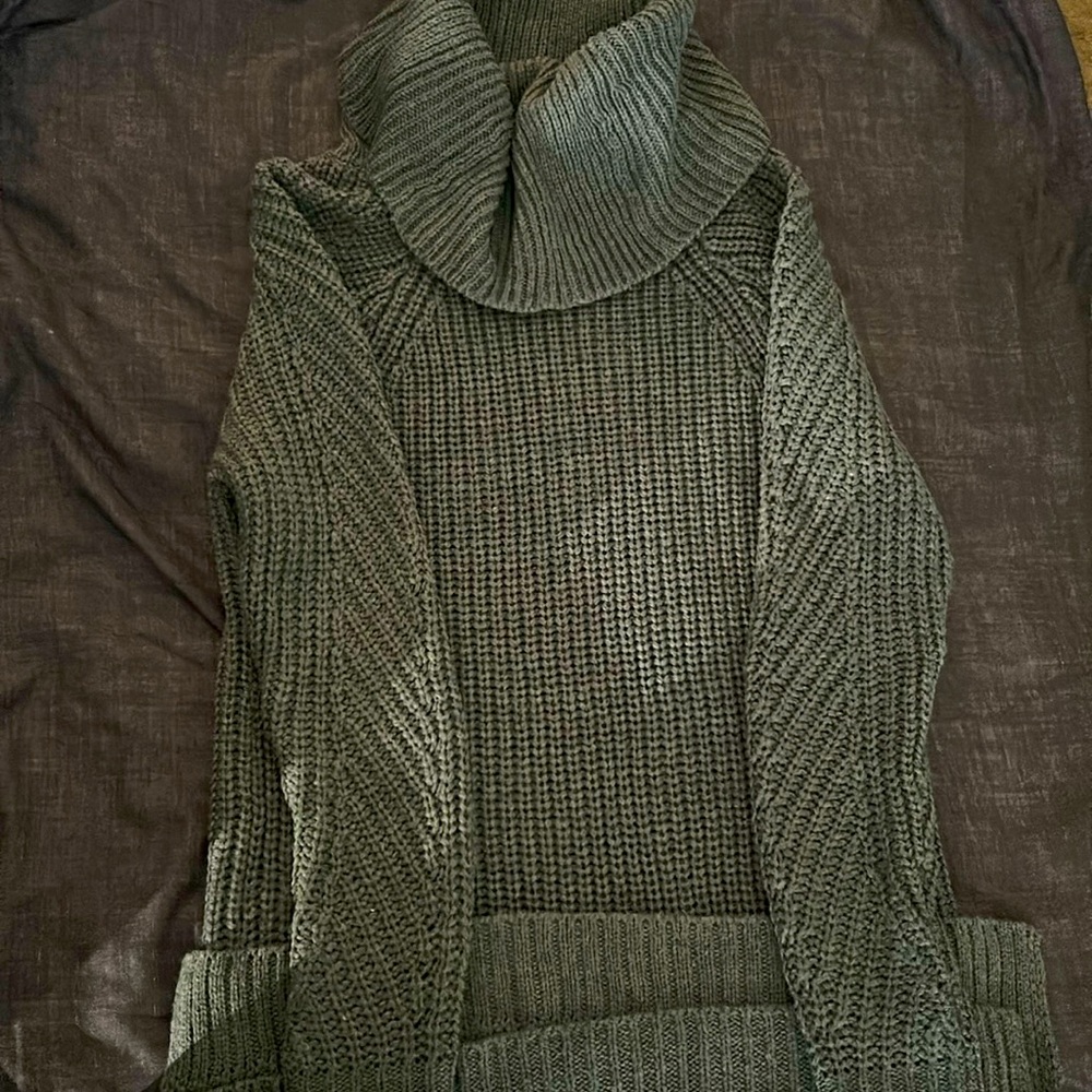 Dress with collar, 100% acrylic, 32 long and 17 wide